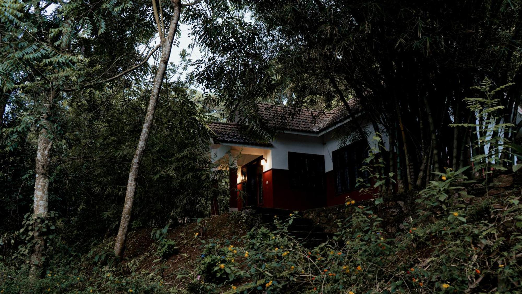 Vythiri Holiday Resort, Wayanad Экстерьер фото