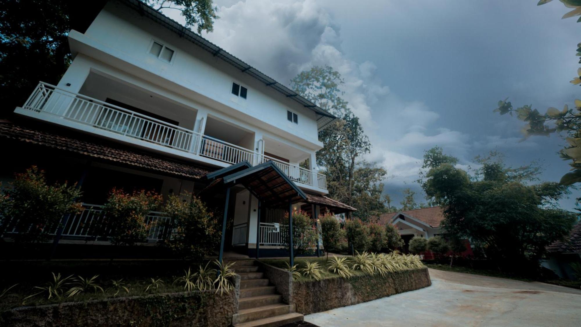 Vythiri Holiday Resort, Wayanad Экстерьер фото