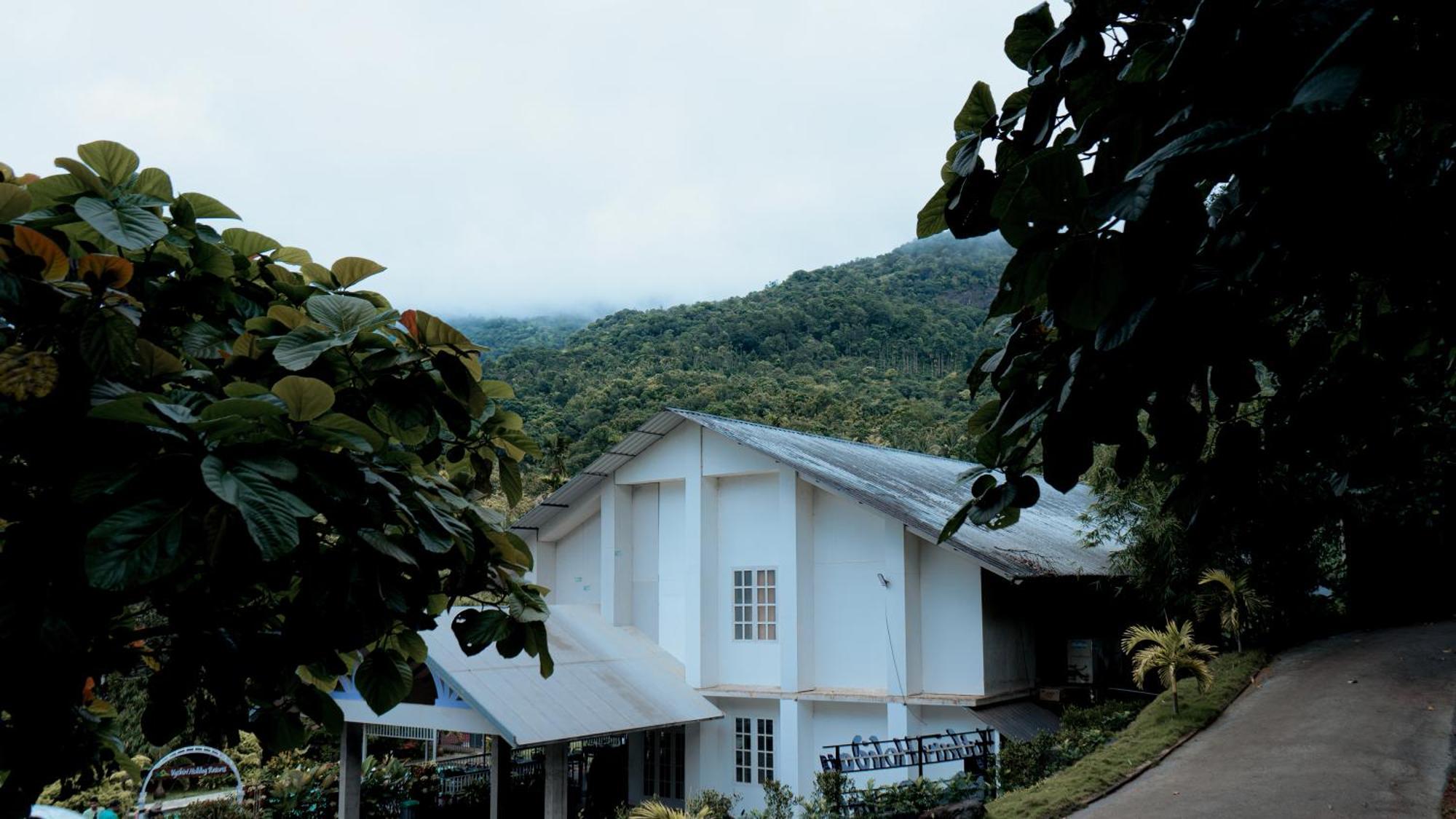 Vythiri Holiday Resort, Wayanad Экстерьер фото